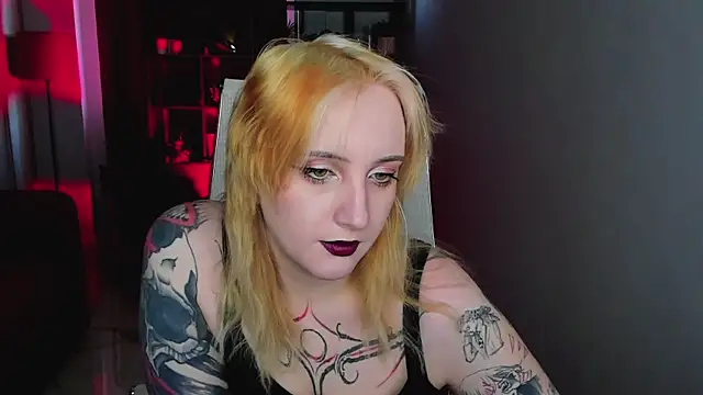 Snapshot of AsheLucker chatting on May 22, 2:30 am AsheLucker online show from May 22, 2:30 am