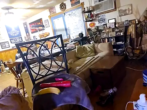 Snapshot of CROSSCOUNTRY1 chatting on January 7, 1:28 am CROSSCOUNTRY1 online show from January 7, 1:28 am