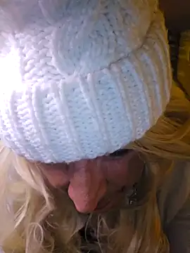 Snapshot of CROSSCOUNTRY1 chatting on January 16, 11:37 pm CROSSCOUNTRY1 online show from January 16, 11:37 pm