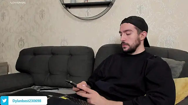 Snapshot of Dylan_Best chatting on February 3, 10:26 pm Dylan Best online show from February 3, 10:26 pm