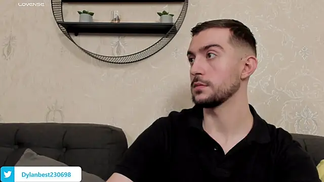 Snapshot of Dylan_Best chatting on February 12, 11:00 pm Dylan Best online show from February 12, 11:00 pm