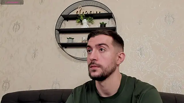 Snapshot of Dylan_Best chatting on February 15, 2:08 am Dylan Best online show from February 15, 2:08 am