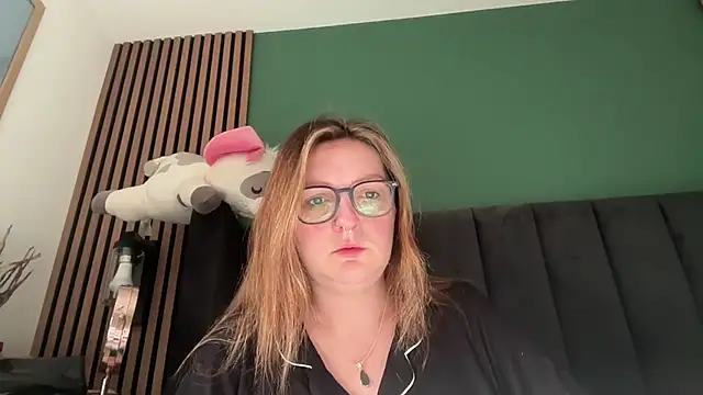 short sweetpea online show from March 13, 9:27 am