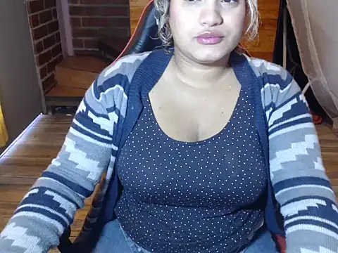 Snapshot of Hilarybunnyy chatting on April 26, 3:42 pm Hilarybunnyy online show from April 26, 3:42 pm