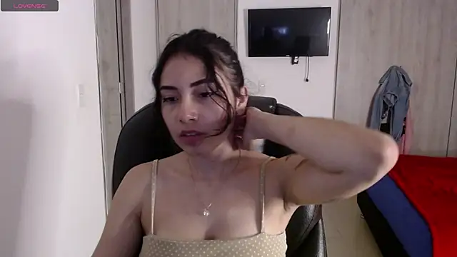 numberfav8 online show from December 22, 3:33 am