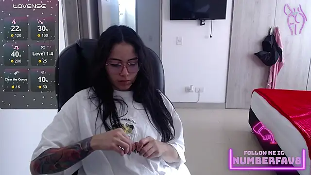 numberfav8 online show from January 18, 9:34 pm