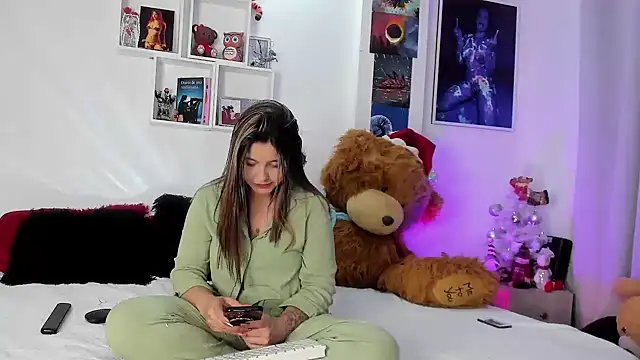 Sarah Jhonson online show from December 20, 10:00 pm