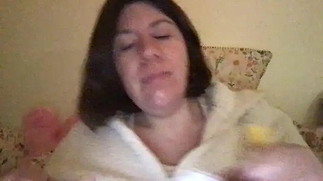 Snapshot of HYPHYtype chatting on December 18, 8:53 am HYPHYtype online show from December 18, 8:53 am