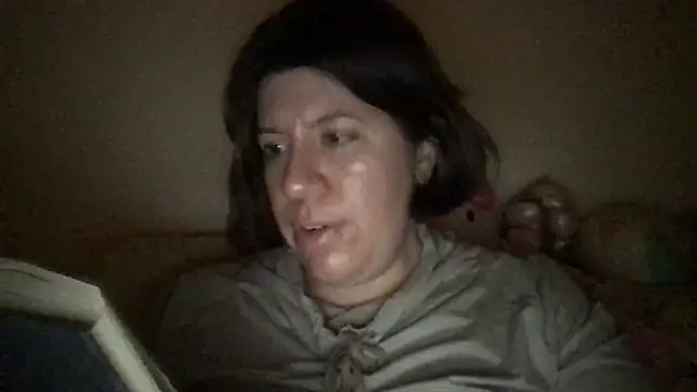 Snapshot of HYPHYtype chatting on February 14, 8:00 am HYPHYtype online show from February 14, 8:00 am