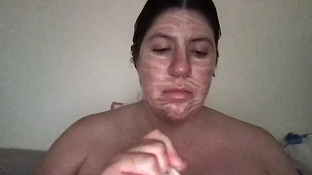 Snapshot of HYPHYtype chatting on July 18, 2:27 am HYPHYtype online show from July 18, 2:27 am