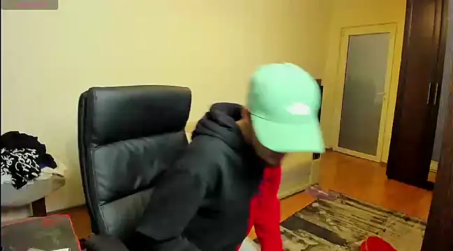 awesomejustin online show from December 10, 8:49 pm