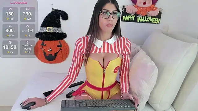 Sophiia Castro online show from October 31, 6:42 pm