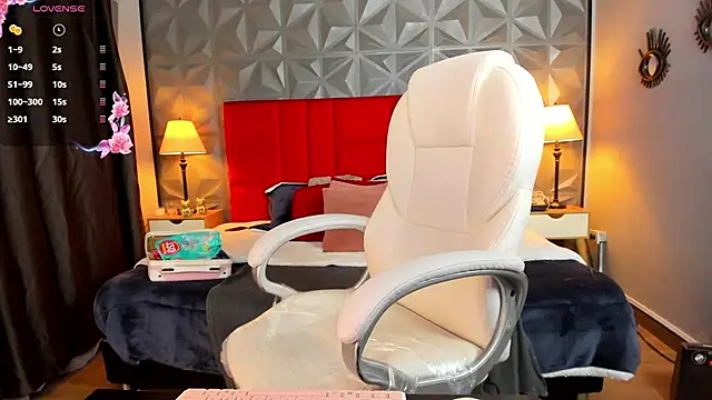 Holly madison  online show from March 14, 1:24 pm