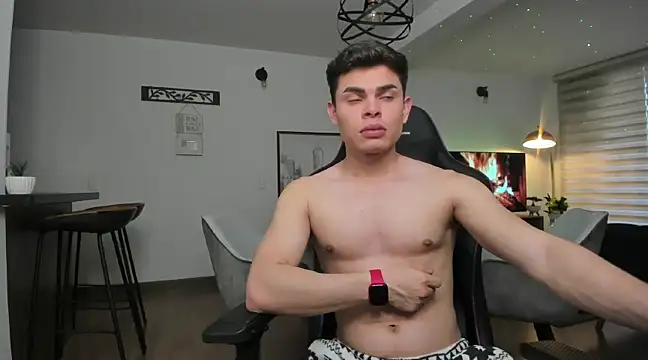 alejooo twink online show from February 24, 11:41 pm