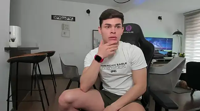 alejooo twink online show from February 26, 1:00 am