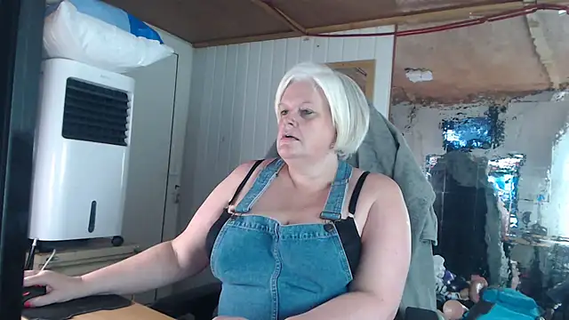 sexychazza16 online show from October 23, 8:07 pm