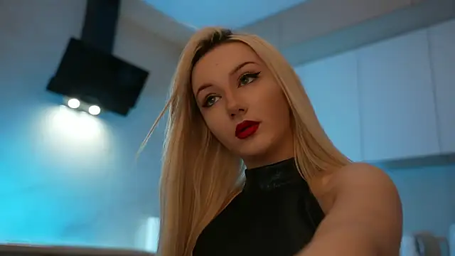 CatchMe1 online show from December 15, 7:18 pm