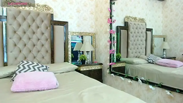Snapshot of PamelaTomson chatting on March 22, 1:19 pm PamelaTomson online show from March 22, 1:19 pm