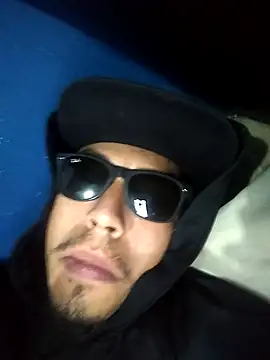 Snapshot of AlexAlejandro13 chatting on April 21, 10:12 pm AlexAlejandro13 online show from April 21, 10:12 pm