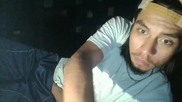 Snapshot of AlexAlejandro13 chatting on April 27, 9:40 am AlexAlejandro13 online show from April 27, 9:40 am