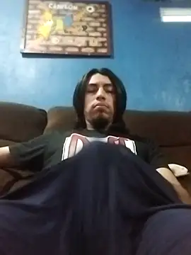 Snapshot of AlexAlejandro13 chatting on May 4, 12:28 am AlexAlejandro13 online show from May 4, 12:28 am