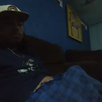 Snapshot of AlexAlejandro13 chatting on May 5, 3:58 am AlexAlejandro13 online show from May 5, 3:58 am