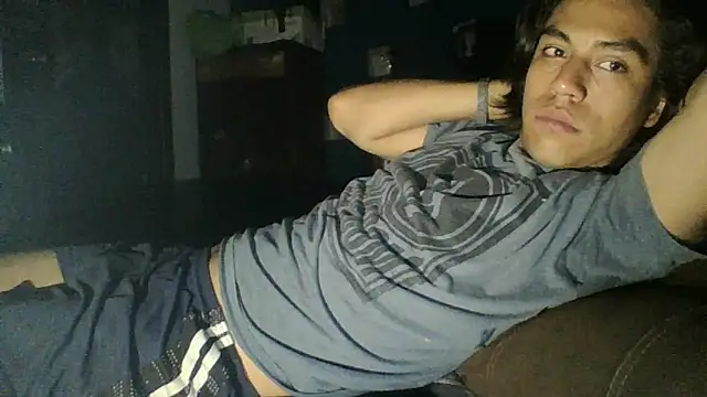 Snapshot of AlexAlejandro13 chatting on May 11, 9:26 am AlexAlejandro13 online show from May 11, 9:26 am