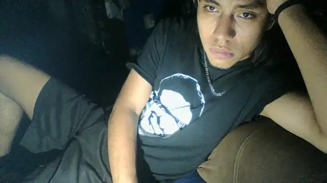 Snapshot of AlexAlejandro13 chatting on May 20, 7:14 am AlexAlejandro13 online show from May 20, 7:14 am