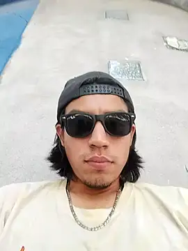 Snapshot of AlexAlejandro13 chatting on May 22, 8:36 pm AlexAlejandro13 online show from May 22, 8:36 pm