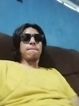 Snapshot of AlexAlejandro13 chatting on May 25, 12:27 am AlexAlejandro13 online show from May 25, 12:27 am