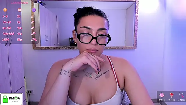 EricaVanderhill online show from July 6, 7:49 pm
