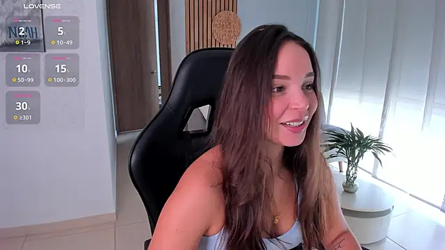 AnnieHallX online show from November 26, 6:09 pm