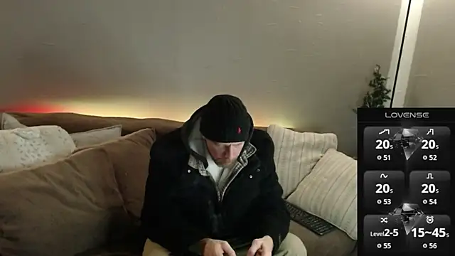 Snapshot of MaxRouger chatting on December 4, 1:26 am MaxRouger online show from December 4, 1:26 am