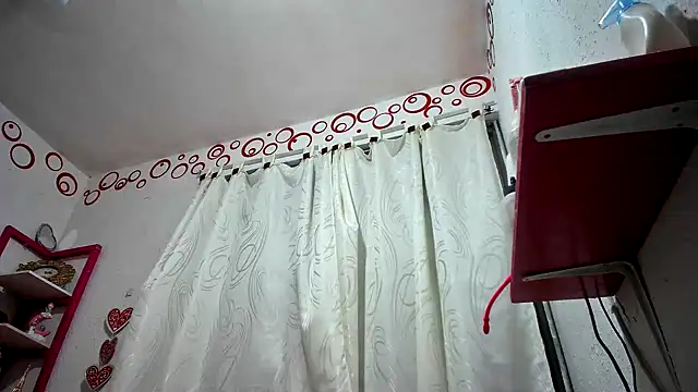 Dulce Maria05 online show from December 21, 8:21 pm