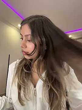 Snapshot of Sensualtease chatting on December 2, 4:29 am Sensualtease online show from December 2, 4:29 am