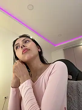 Snapshot of Sensualtease chatting on January 6, 12:14 am Sensualtease online show from January 6, 12:14 am