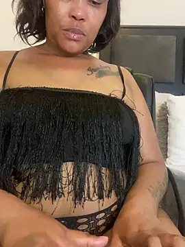 Snapshot of BADFATASS85 chatting on December 9, 12:34 am BADFATASS85 online show from December 9, 12:34 am