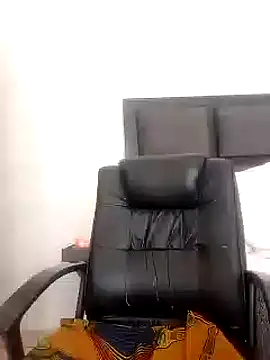 Snapshot of BADFATASS85 chatting on February 4, 8:13 am BADFATASS85 online show from February 4, 8:13 am