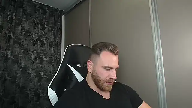 Snapshot of Thori92 chatting on December 7, 8:38 pm Thori92 online show from December 7, 8:38 pm