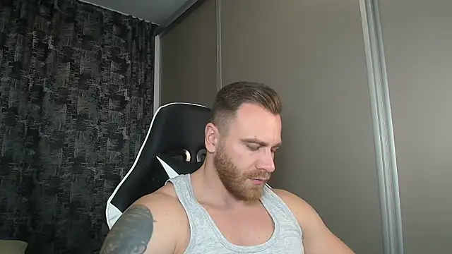 Snapshot of Thori92 chatting on December 9, 7:39 pm Thori92 online show from December 9, 7:39 pm