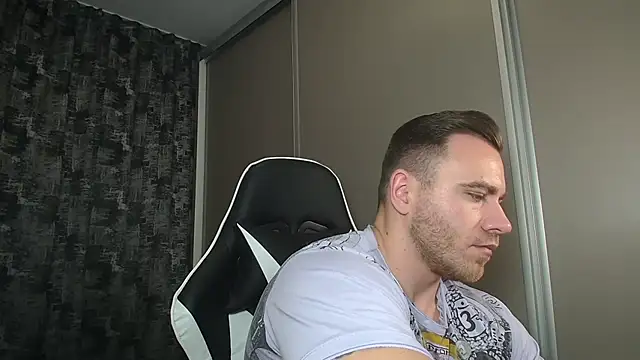 Snapshot of Thori92 chatting on January 17, 10:12 pm Thori92 online show from January 17, 10:12 pm