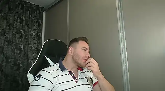 Snapshot of Thori92 chatting on January 26, 6:06 pm Thori92 online show from January 26, 6:06 pm