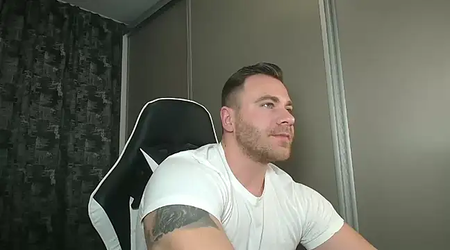 Snapshot of Thori92 chatting on January 29, 8:14 pm Thori92 online show from January 29, 8:14 pm