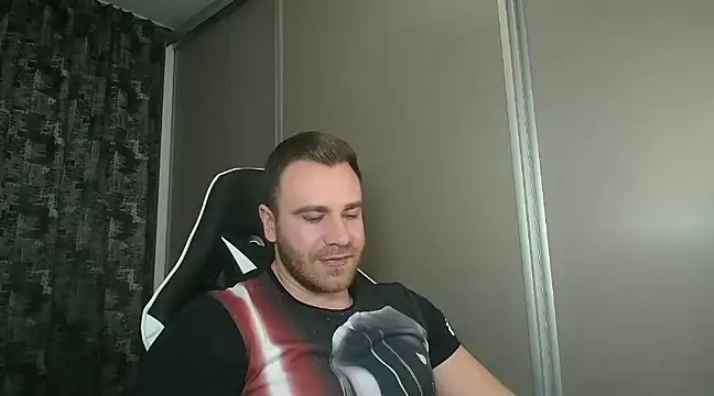 Snapshot of Thori92 chatting on February 5, 5:20 pm Thori92 online show from February 5, 5:20 pm