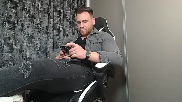 Snapshot of Thori92 chatting on February 14, 8:26 pm Thori92 online show from February 14, 8:26 pm