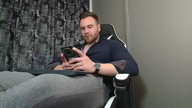 Snapshot of Thori92 chatting on February 18, 7:41 pm Thori92 online show from February 18, 7:41 pm