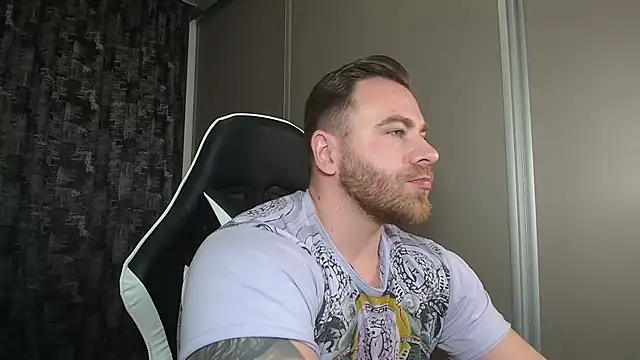 Snapshot of Thori92 chatting on February 20, 8:03 pm Thori92 online show from February 20, 8:03 pm