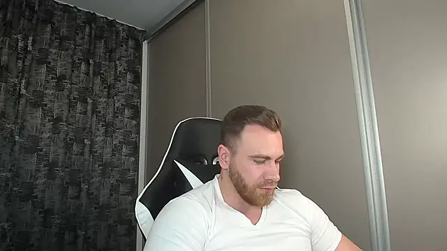Snapshot of Thori92 chatting on March 6, 8:37 pm Thori92 online show from March 6, 8:37 pm