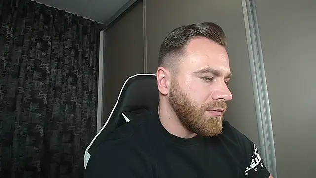 Snapshot of Thori92 chatting on March 21, 8:29 pm Thori92 online show from March 21, 8:29 pm