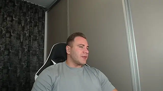 Snapshot of Thori92 chatting on September 20, 5:14 pm Thori92 online show from September 20, 5:14 pm